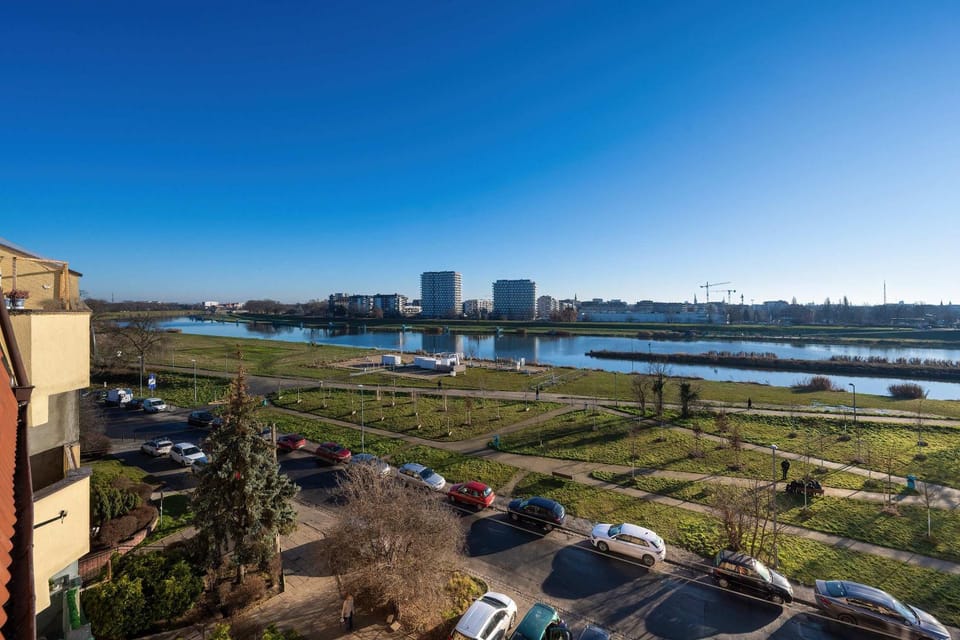 Neighbourhood, Natural landscape, City view, River view, Location