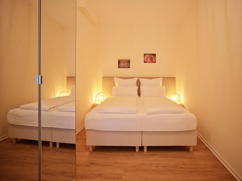 Bed, Photo of the whole room, Bedroom