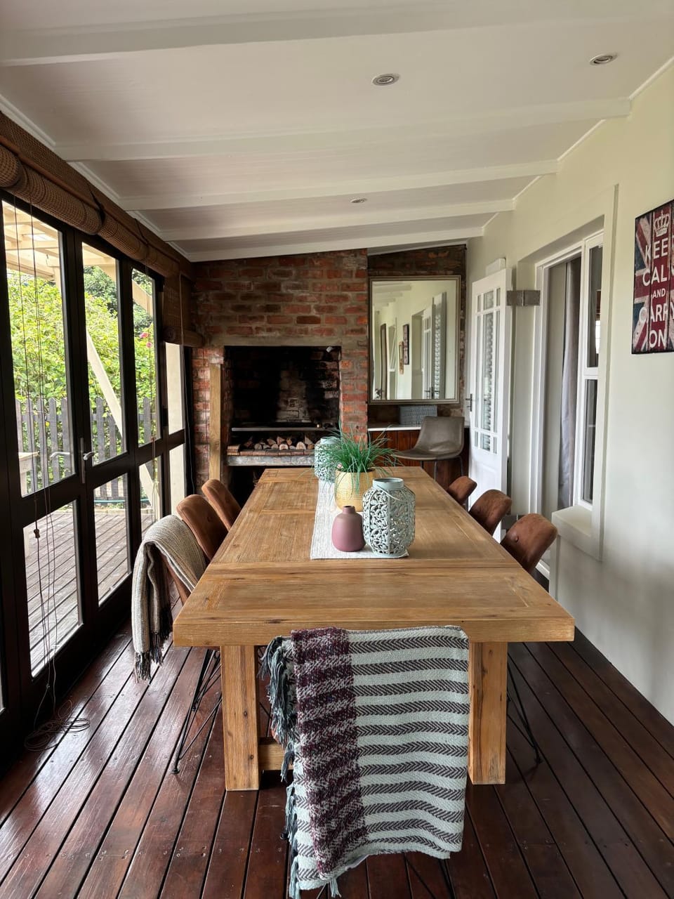 BBQ facilities, Balcony/Terrace, Dining area, fireplace