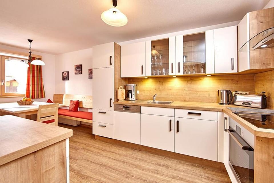 Kitchen or kitchenette, Photo of the whole room