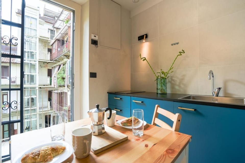 Kitchen or kitchenette, Food and drinks, Dining area, Food