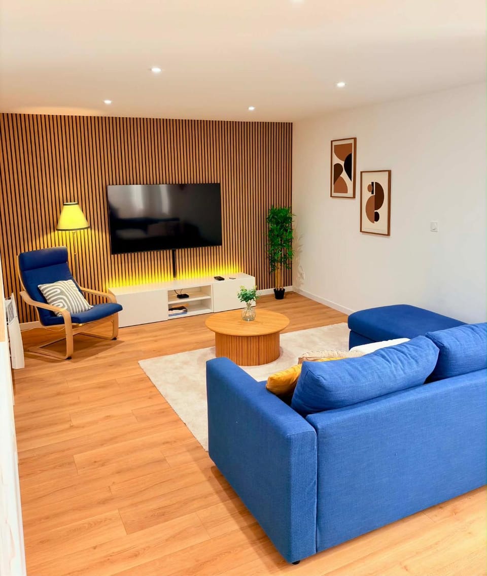 Le salon des voyageurs - Appartement Spacieux - Grande rue du Centre-Ville avec Parking Gratuit à proximité Apartment in Dole