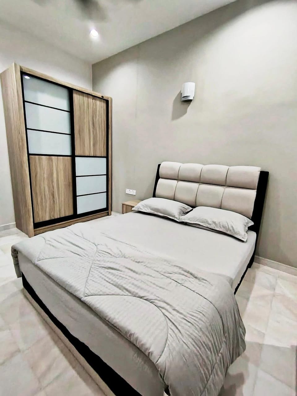 Bed, Bedroom
