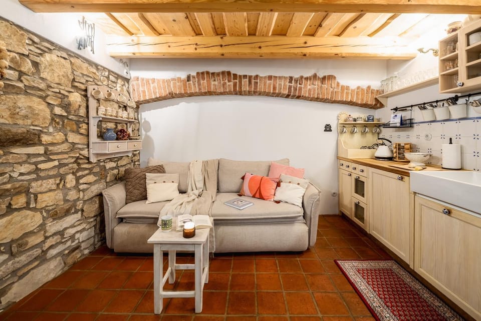 Kitchen or kitchenette, Seating area