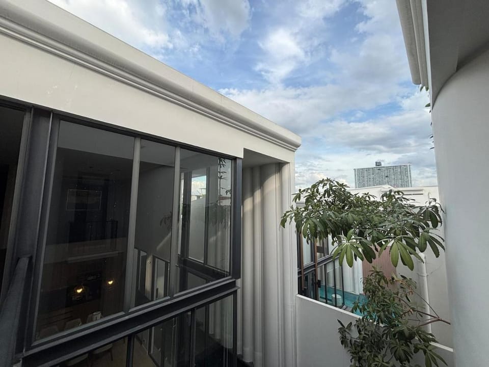 Inara Villa in the center of Pattaya-4 bedrooms 5 bathrooms-billiards table and swimming pool for a relaxing holiday Villa in Pattaya City