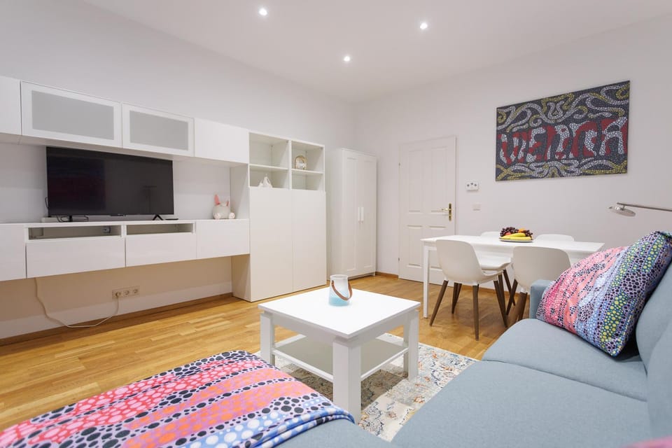 #CityHideaway #LiveLikeALocal Apartments in the 10th district Apartment in Vienna