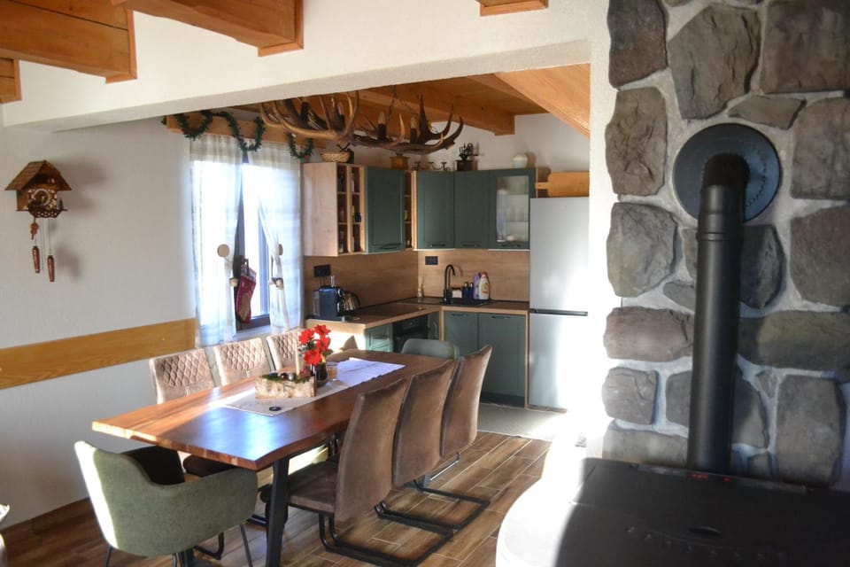 Kitchen or kitchenette, Seating area, Dining area