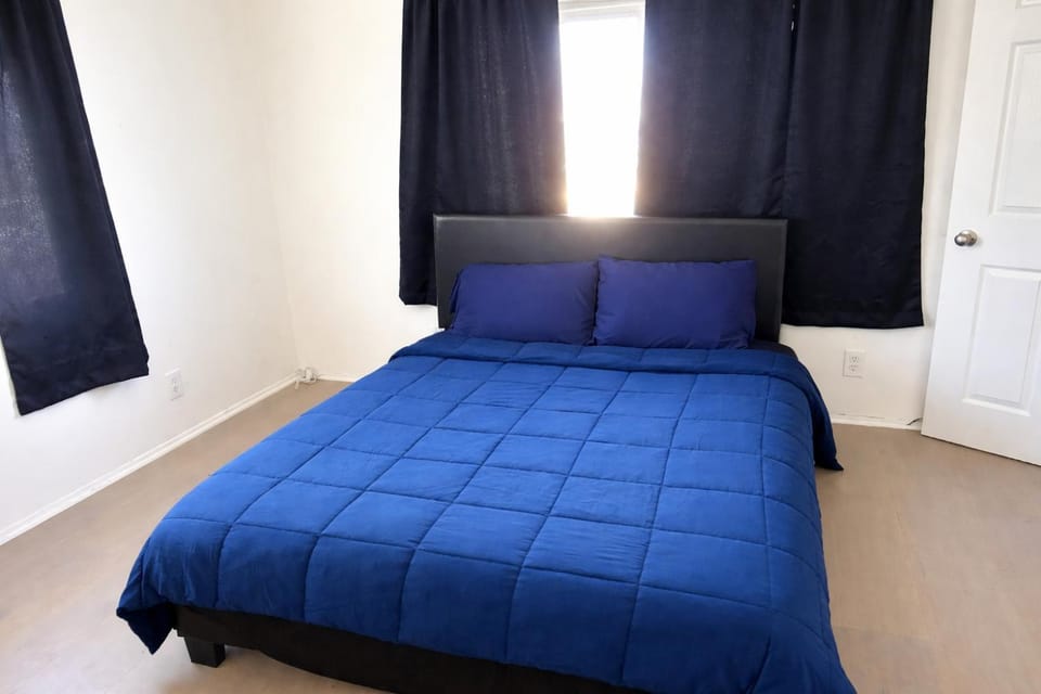 Hollywood Comfort Vibe LA Hostel in Los Feliz