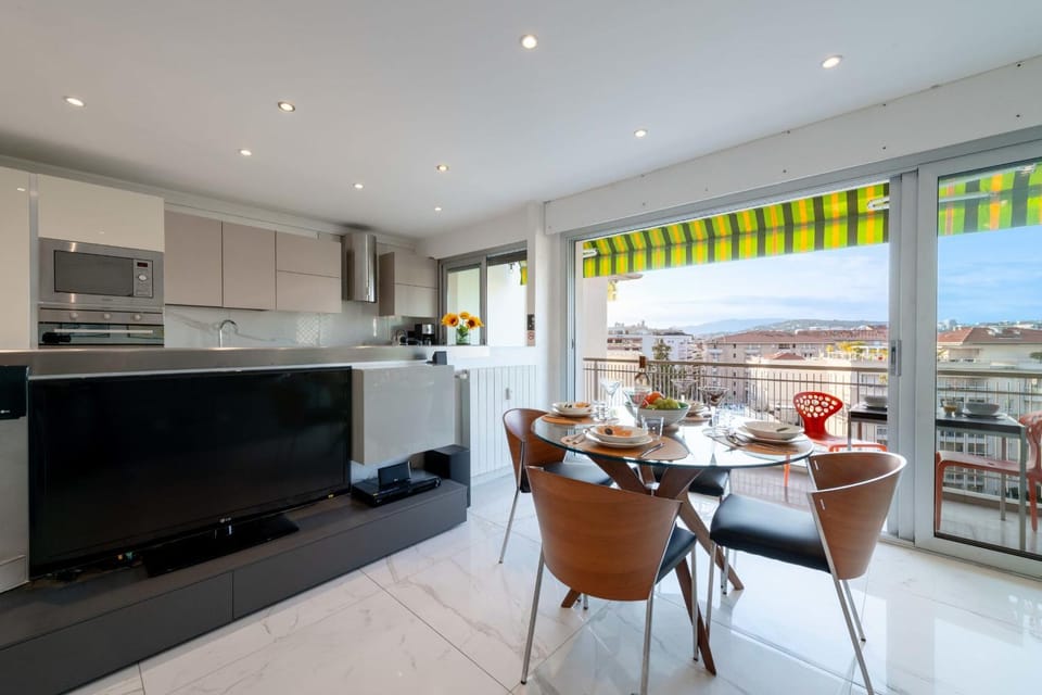 TV and multimedia, Kitchen or kitchenette, Dining area