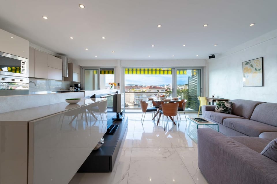 Kitchen or kitchenette, Living room, Dining area