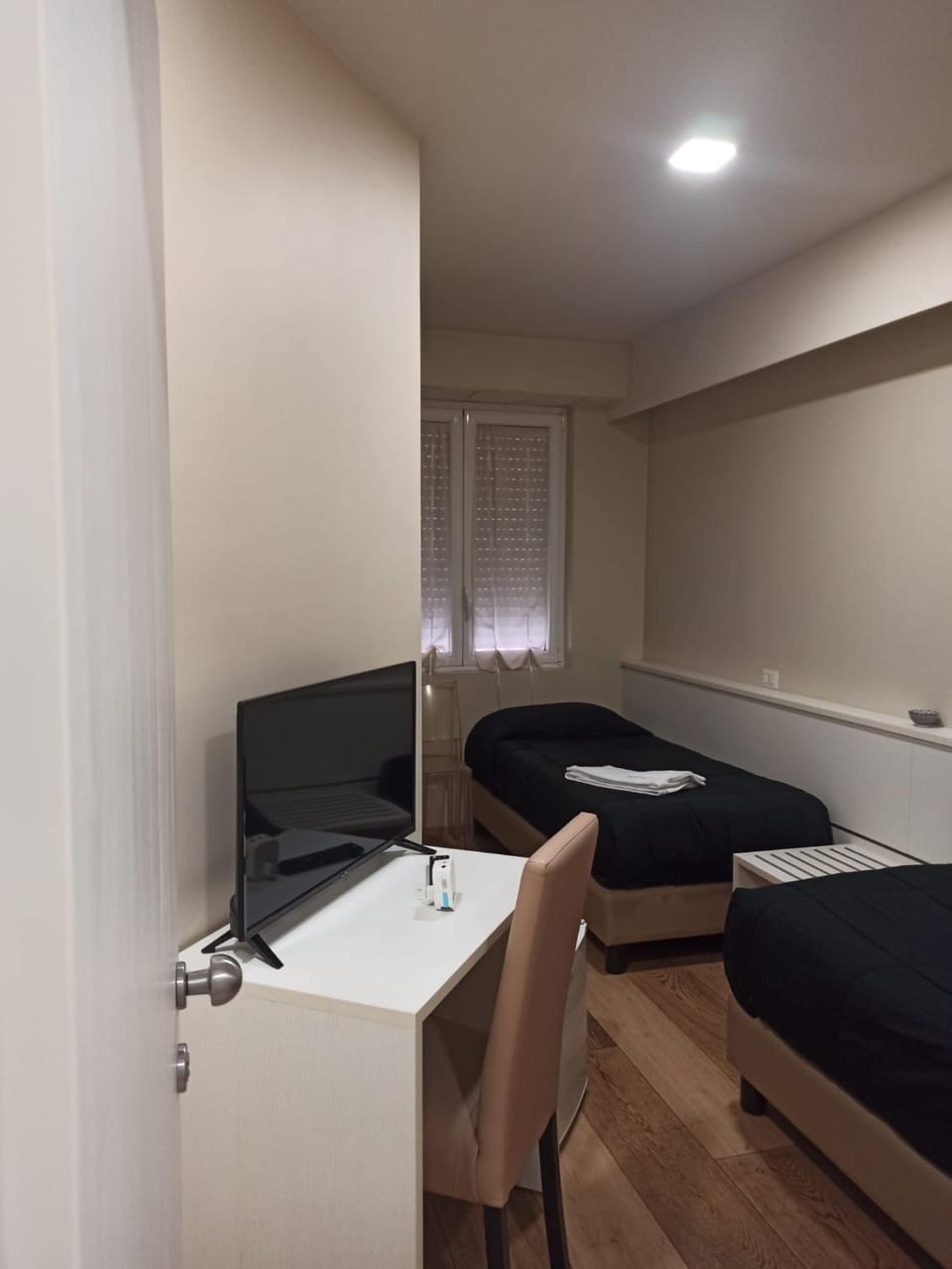 TV and multimedia, Photo of the whole room, Bedroom