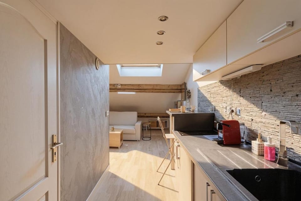 Coffee/tea facilities, Kitchen or kitchenette, Living room, Dining area