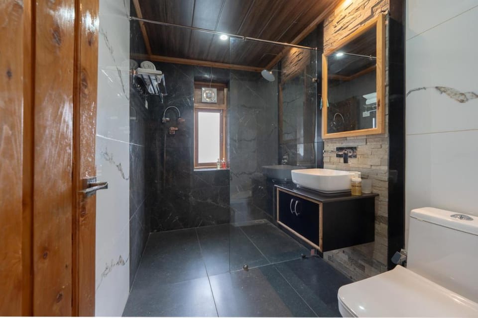 Kaizen Retreat - Best Luxury Villa - Outdoor Jacuzzi Villa in Himachal Pradesh