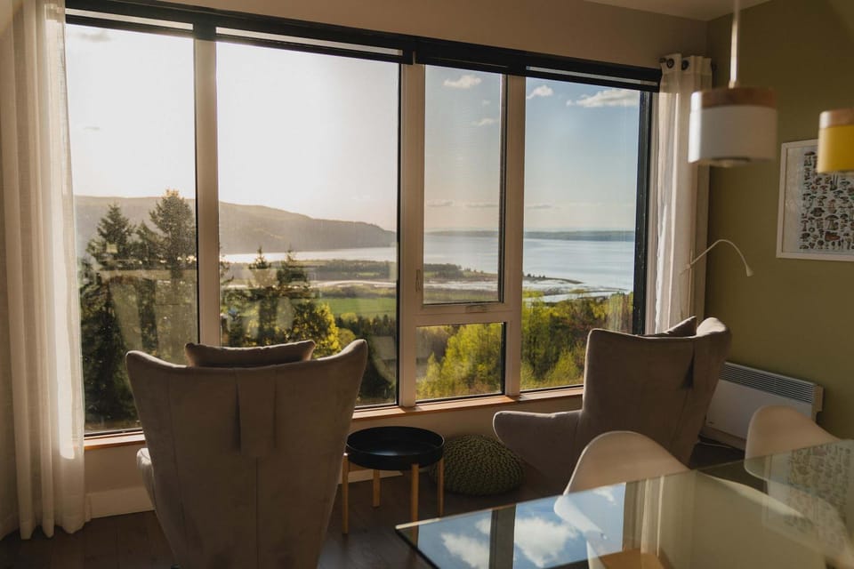 311 - Luxury Condo The 5 Senses - View Pool & EV Apartment in Baie-Saint-Paul