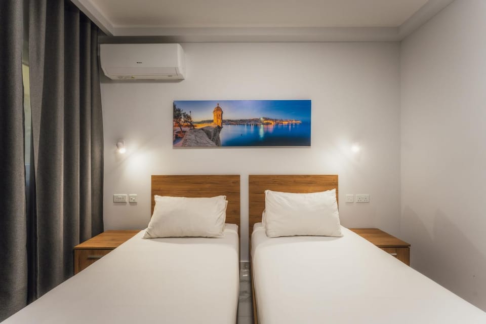 NEW - Only Suites Unit 3 Modern 2-Bedroom apartment with common heated Jacuzzi by SF Homes Apartment in Saint Julians