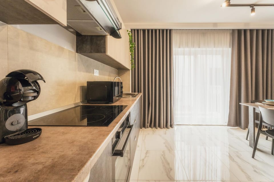 NEW - Only Suites Unit 3 Modern 2-Bedroom apartment with common heated Jacuzzi by SF Homes Apartment in Saint Julians