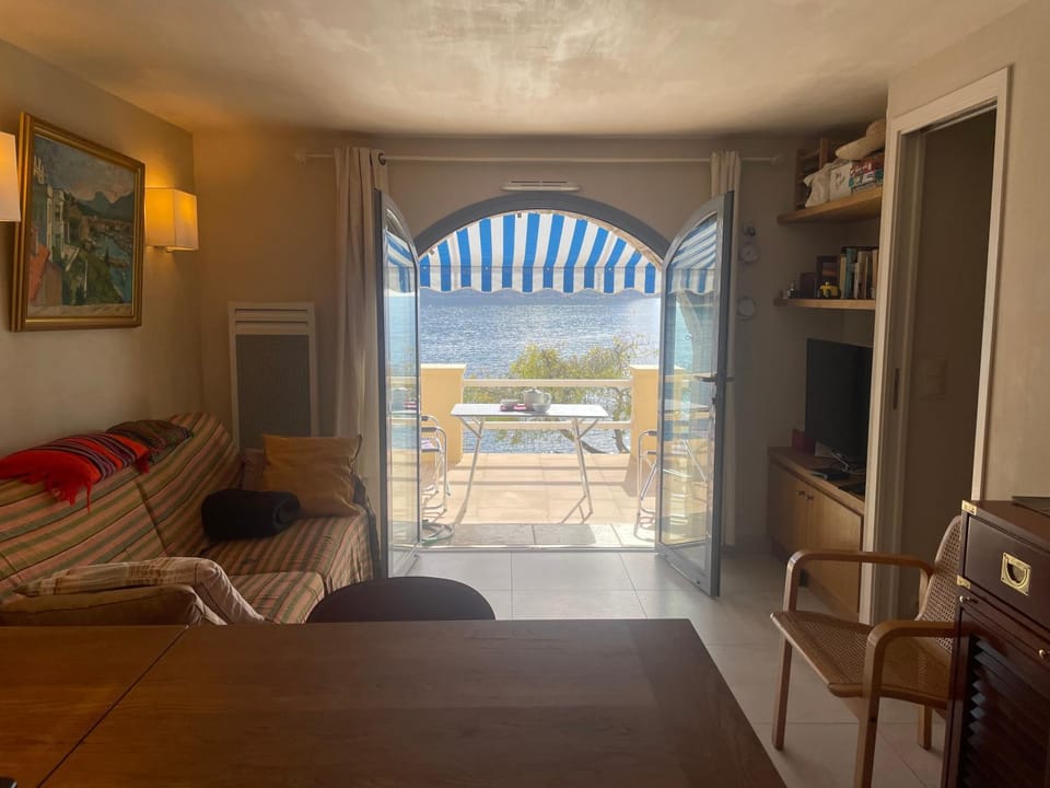 View (from property/room), Balcony/Terrace, Living room