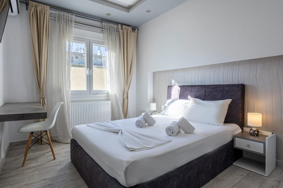Bedroom, towels