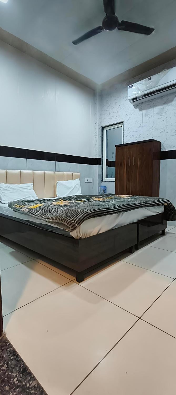 SHRI RADHE SHYAM SEWA DHAm Bed and Breakfast in Uttar Pradesh