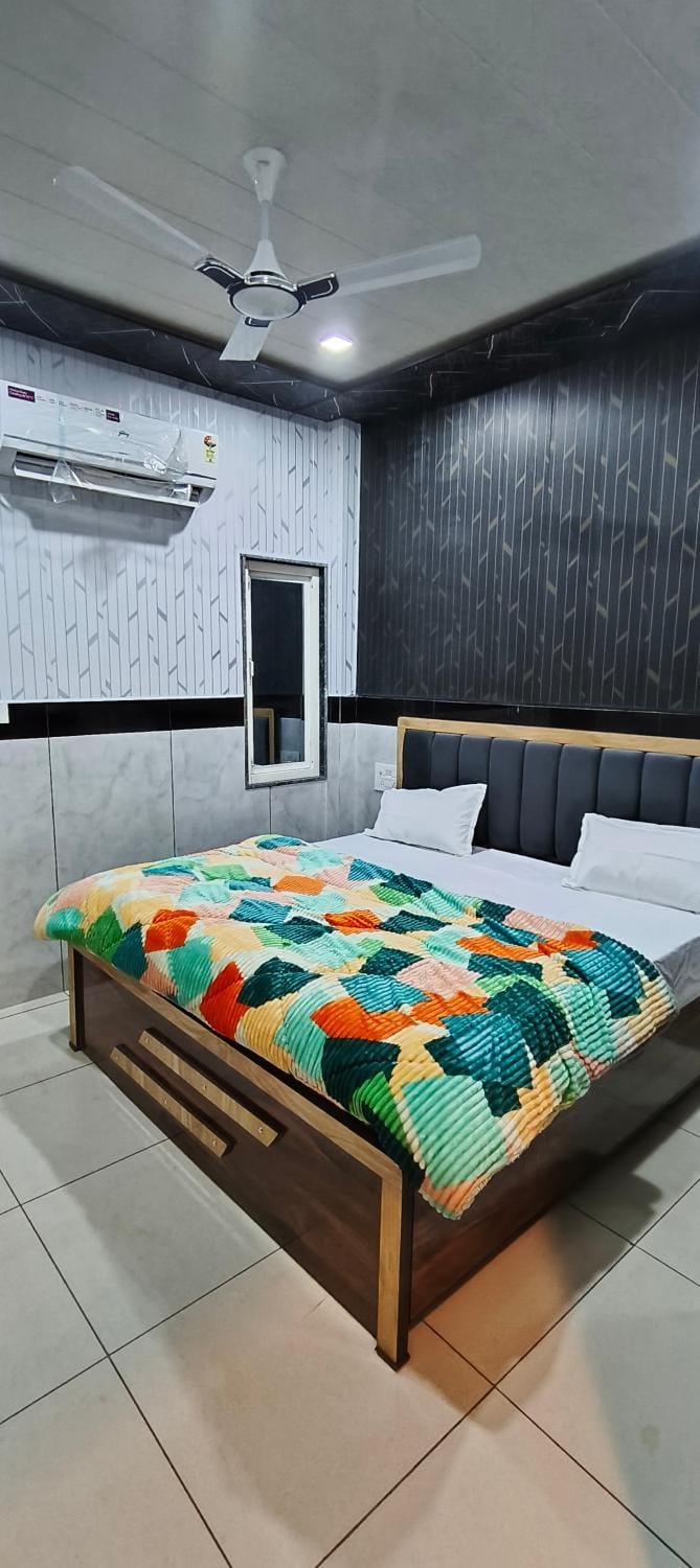 SHRI RADHE SHYAM SEWA DHAm Bed and Breakfast in Uttar Pradesh