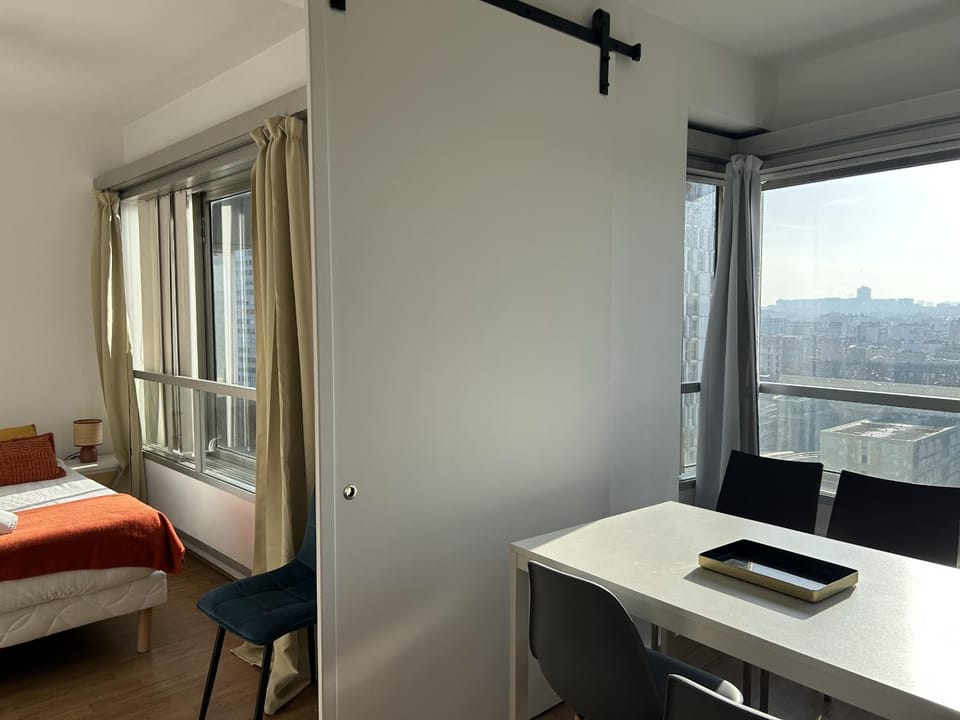 Eiffel Tower Grand Appartement 3 Chambres Panoramique Paris Vue with Parking Apartment in Paris