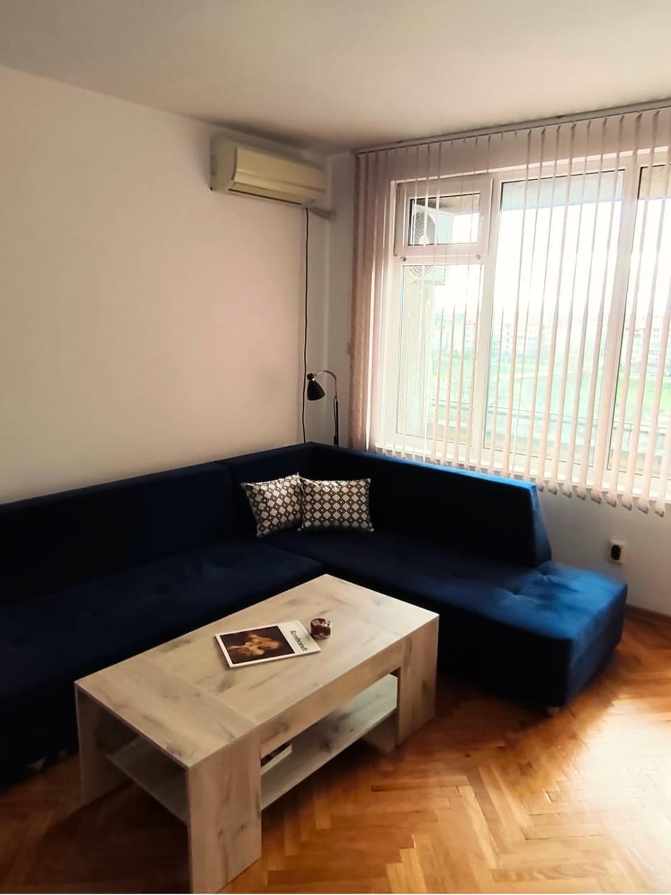 Living room, Seating area, air conditioner