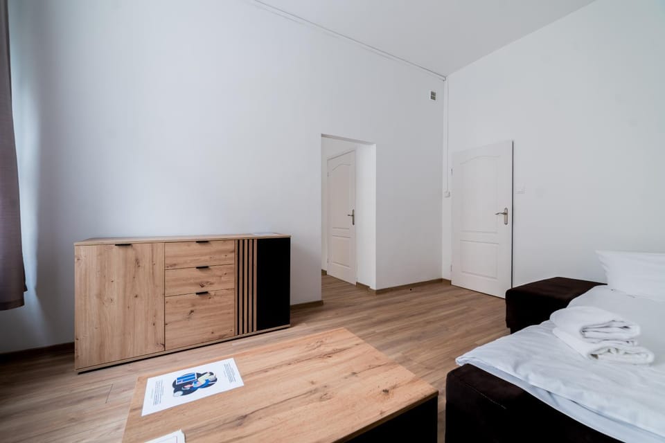 Bedroom, towels