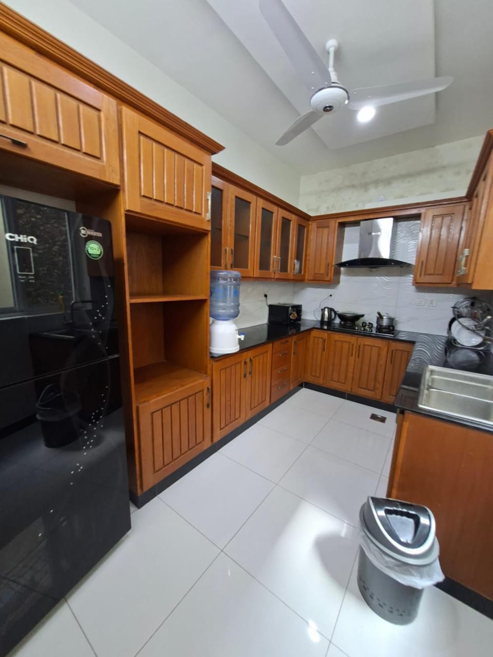 Kitchen or kitchenette, oven