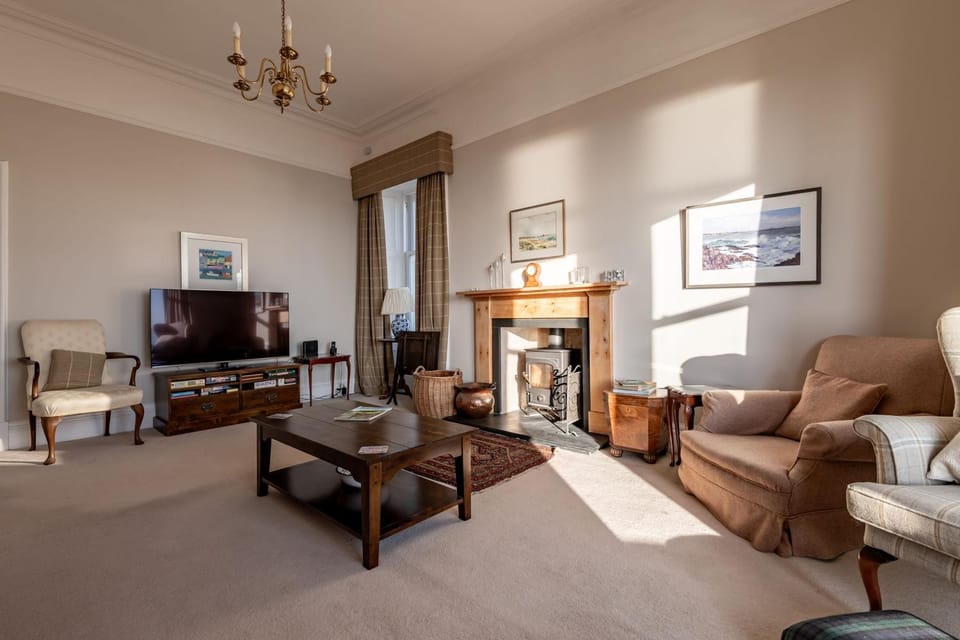 Communal lounge/ TV room, Living room