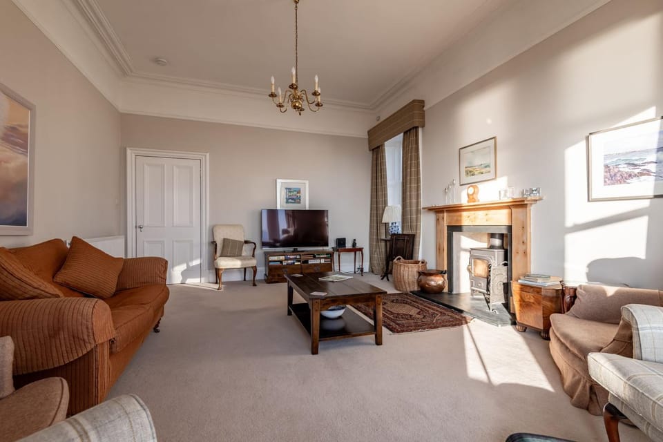 Communal lounge/ TV room, Living room