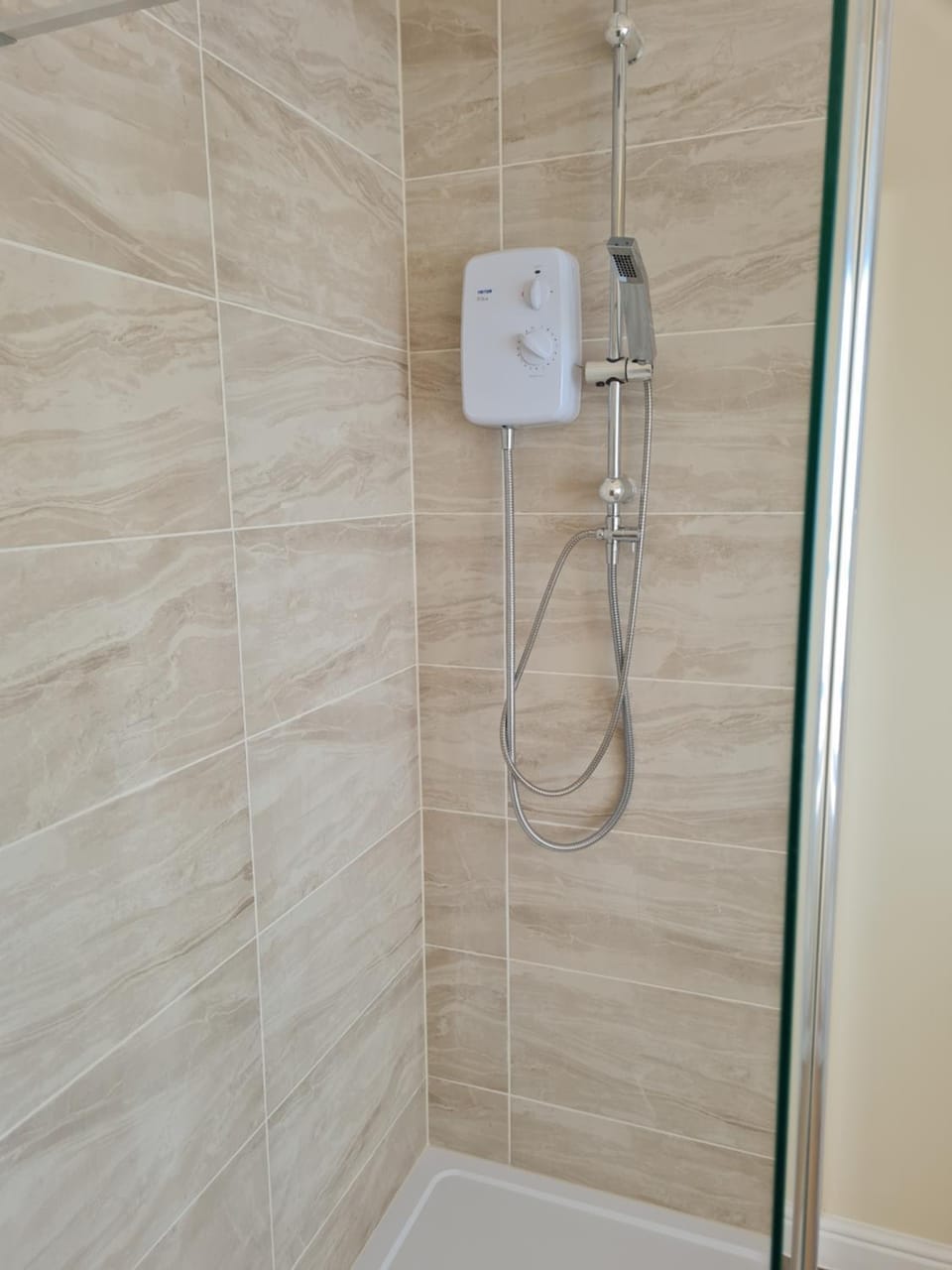 Large room with private de lux bathroom and free parking Vacation rental in Basingstoke