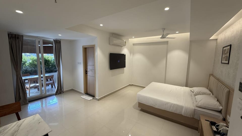 Photo of the whole room, Bedroom