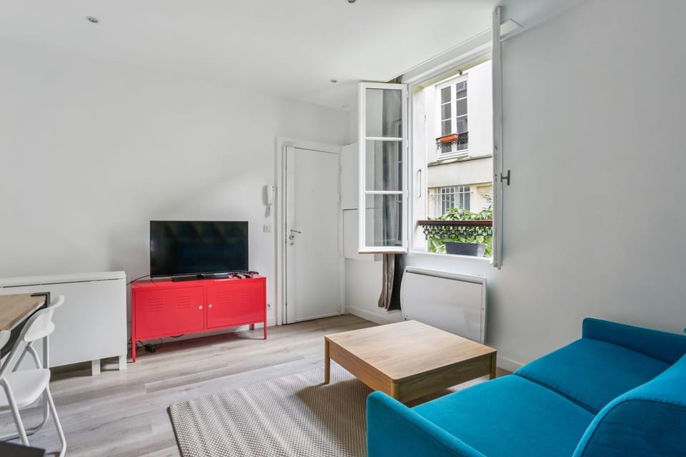 Charming apartment design near Sorbonne Apartment in Paris
