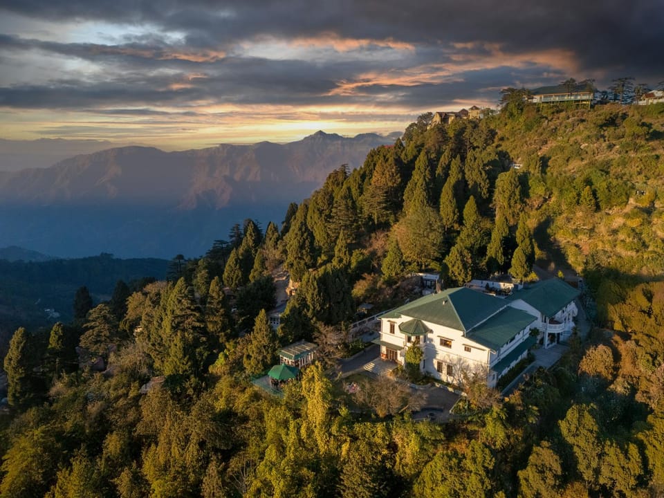 amã Stays & Trails - Terrance Hall, Mussoorie Villa in Uttarakhand