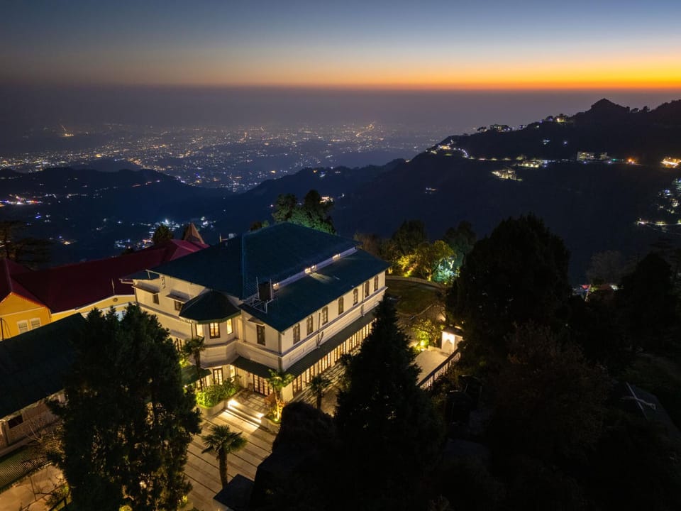 amã Stays & Trails - Terrance Hall, Mussoorie Villa in Uttarakhand