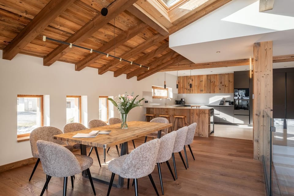 Seating area, Dining area