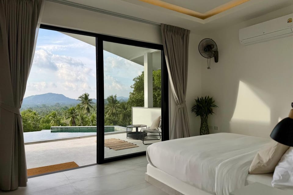 Bed, Natural landscape, View (from property/room), Bedroom, Mountain view
