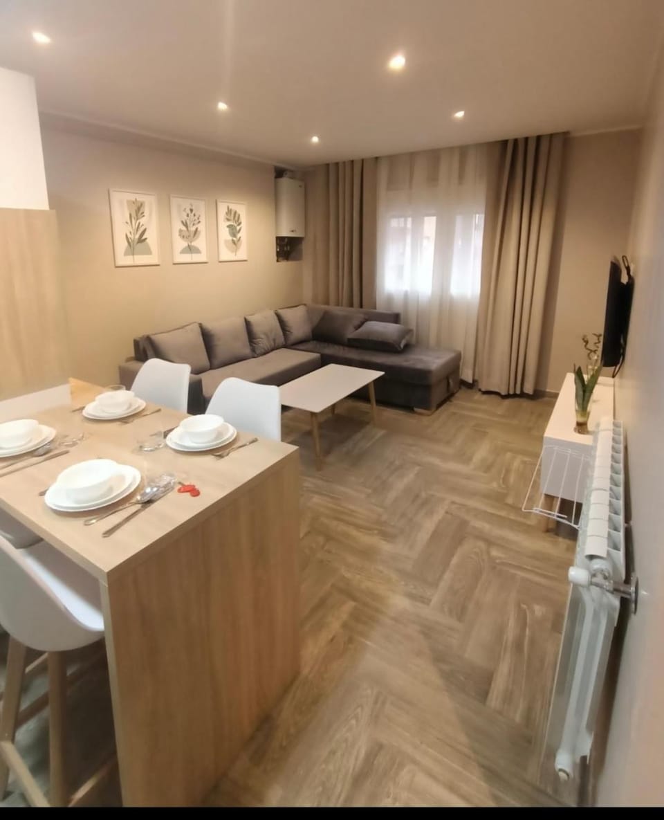 F2 akidlotfi benabed double ascenseur Apartment in Oran