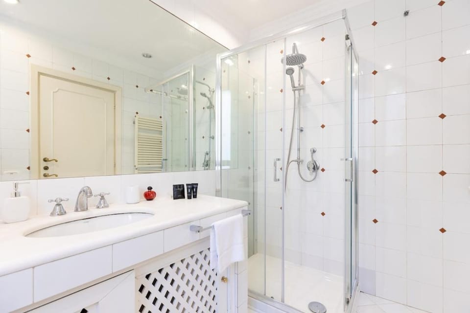 Shower, Bathroom, towels