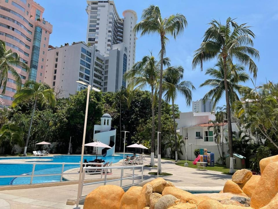 Garden, Swimming pool, Swimming pool