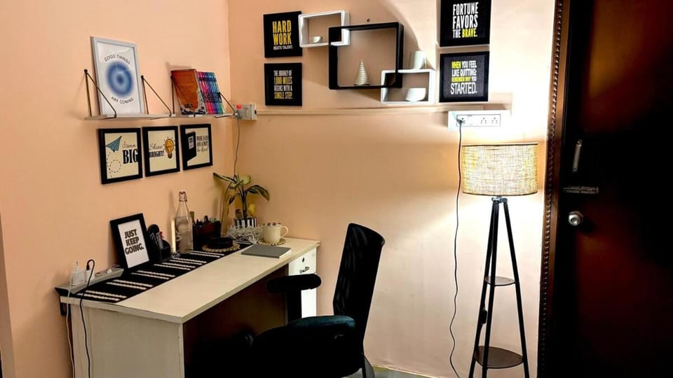 Private Room 1 in Spacious 3BHK with elegant Living Apartment in Kolkata