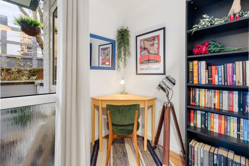 Library, Seating area