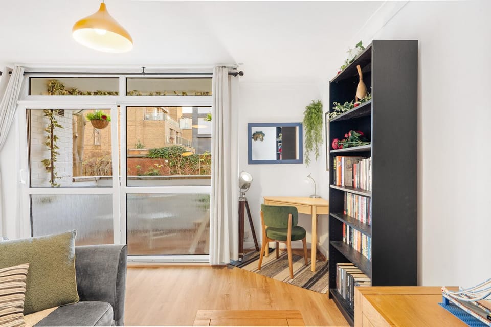 Library, Seating area