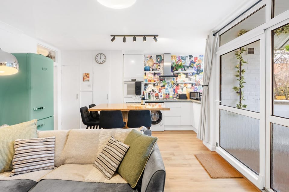 Kitchen or kitchenette, Living room, Seating area