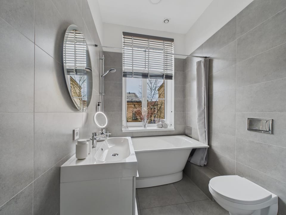 Shower, Toilet, Bathroom, Bath, towels