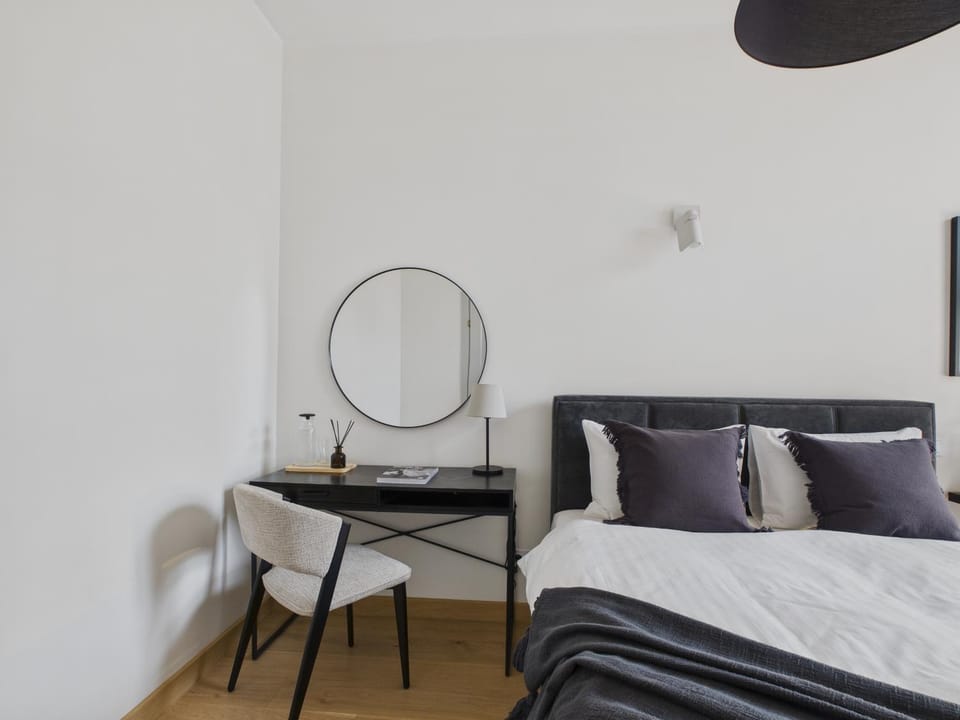 Bed, Photo of the whole room, Bedroom