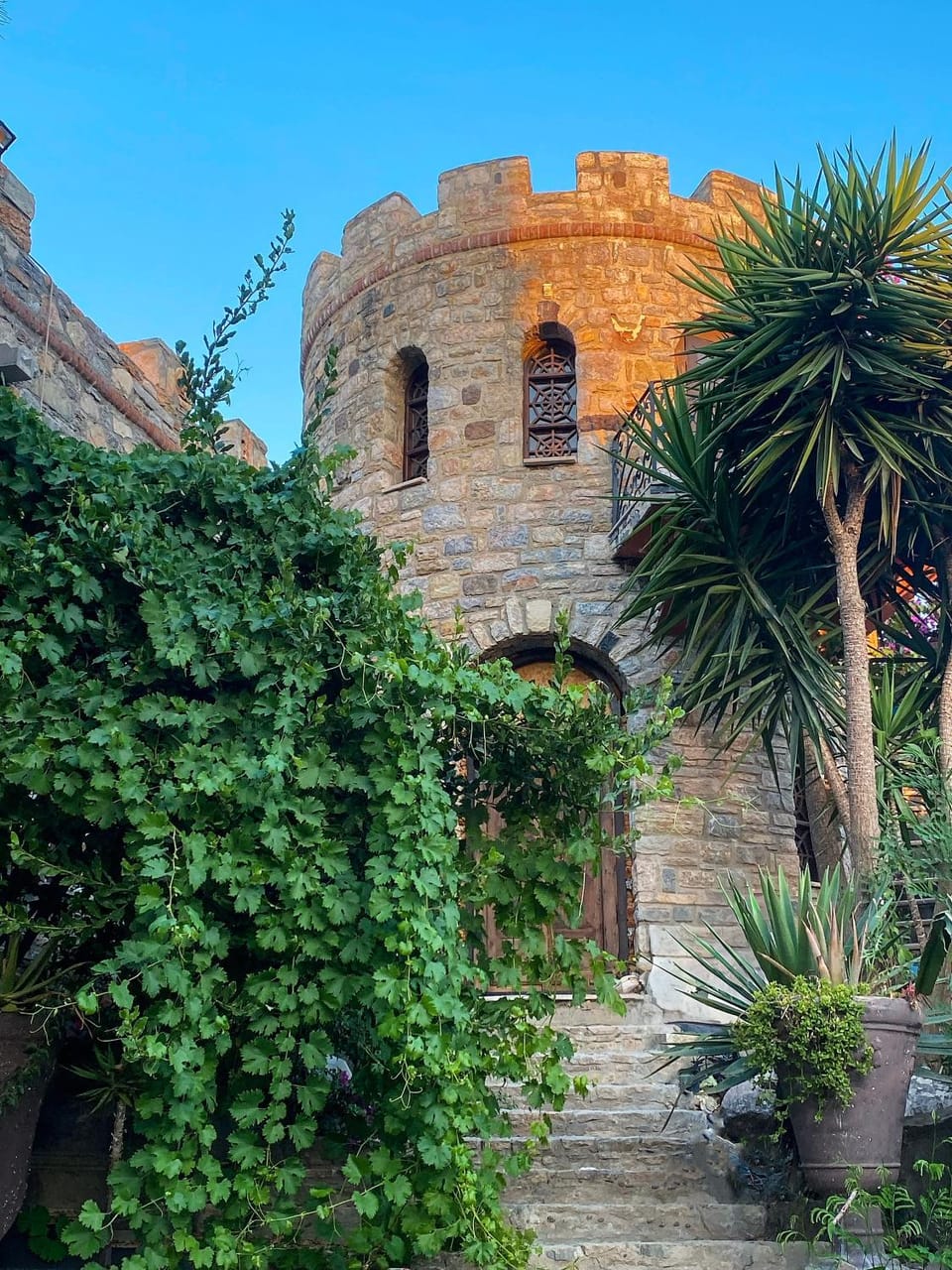 Property building, Restaurant/places to eat, Day, Garden, Garden view, Landmark view, Swimming pool, Breakfast