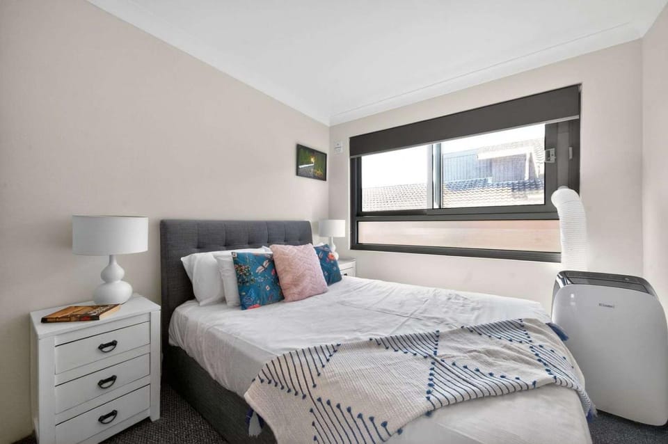 Bondi Beach Breeze - New Listing with parking Apartment in Sydney