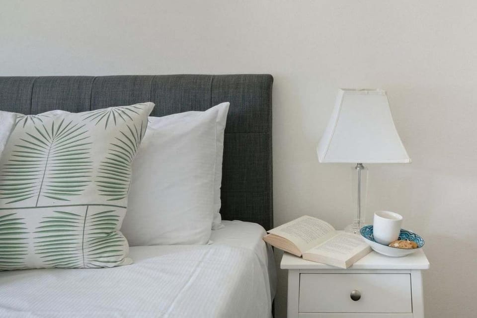 Bondi Beach Breeze - Walk to Beach, Cafes and Shops Apartment in Sydney