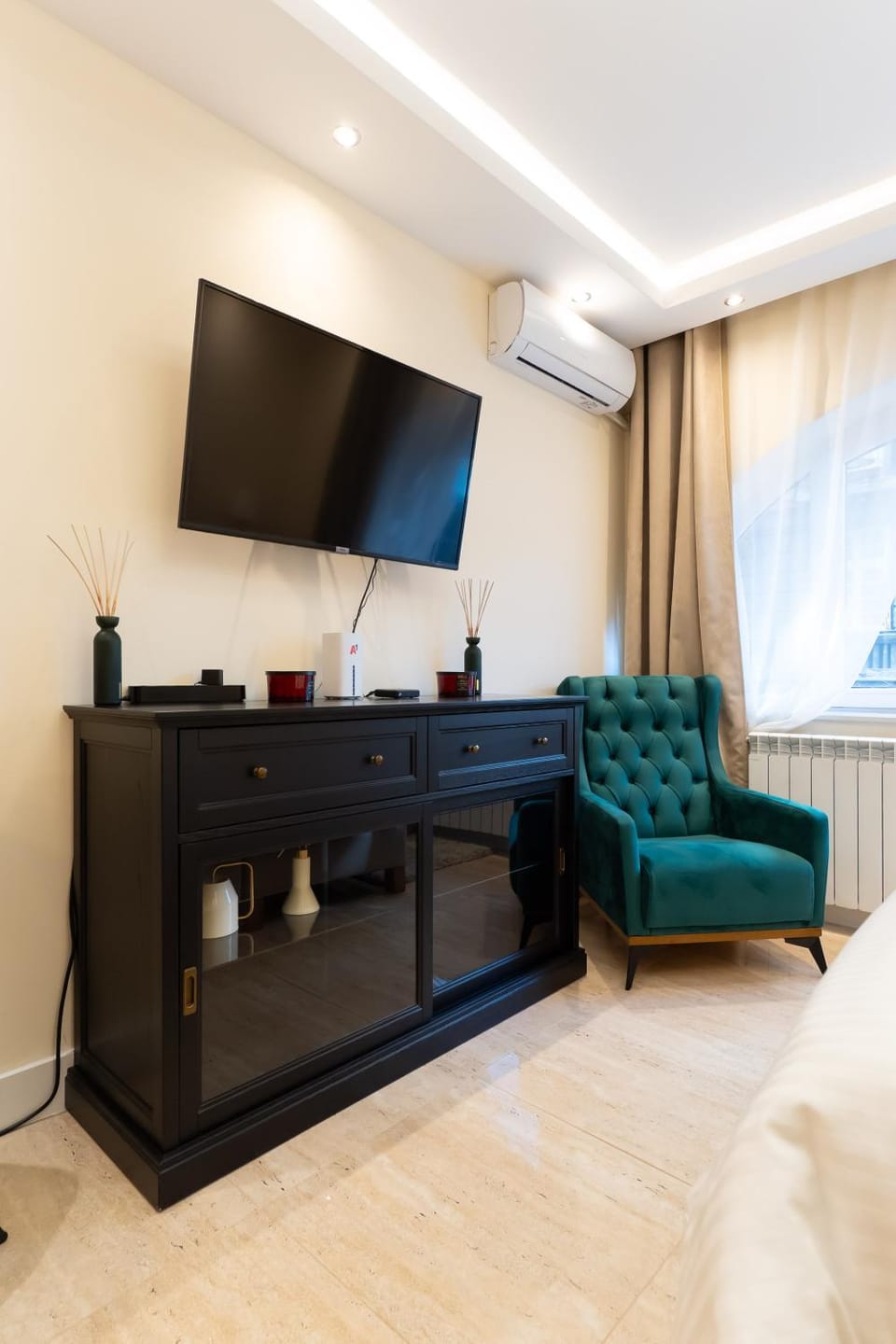 TV and multimedia, air conditioner